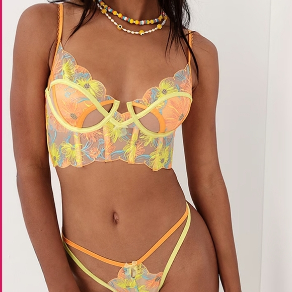New!For Love and Lemons Waterlily Embroidered Bustier with Matching Belt & Thong - Picture 2 of 15